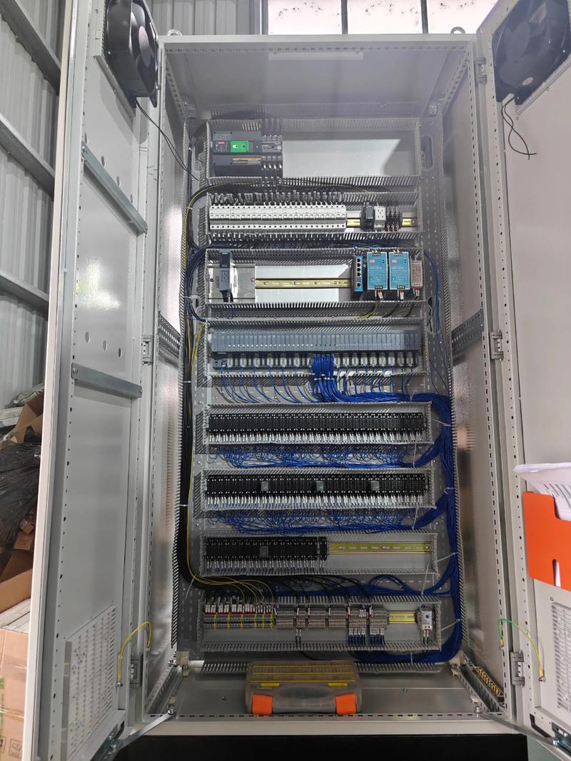 走进工业自动化:PLC控制柜定制选购指南